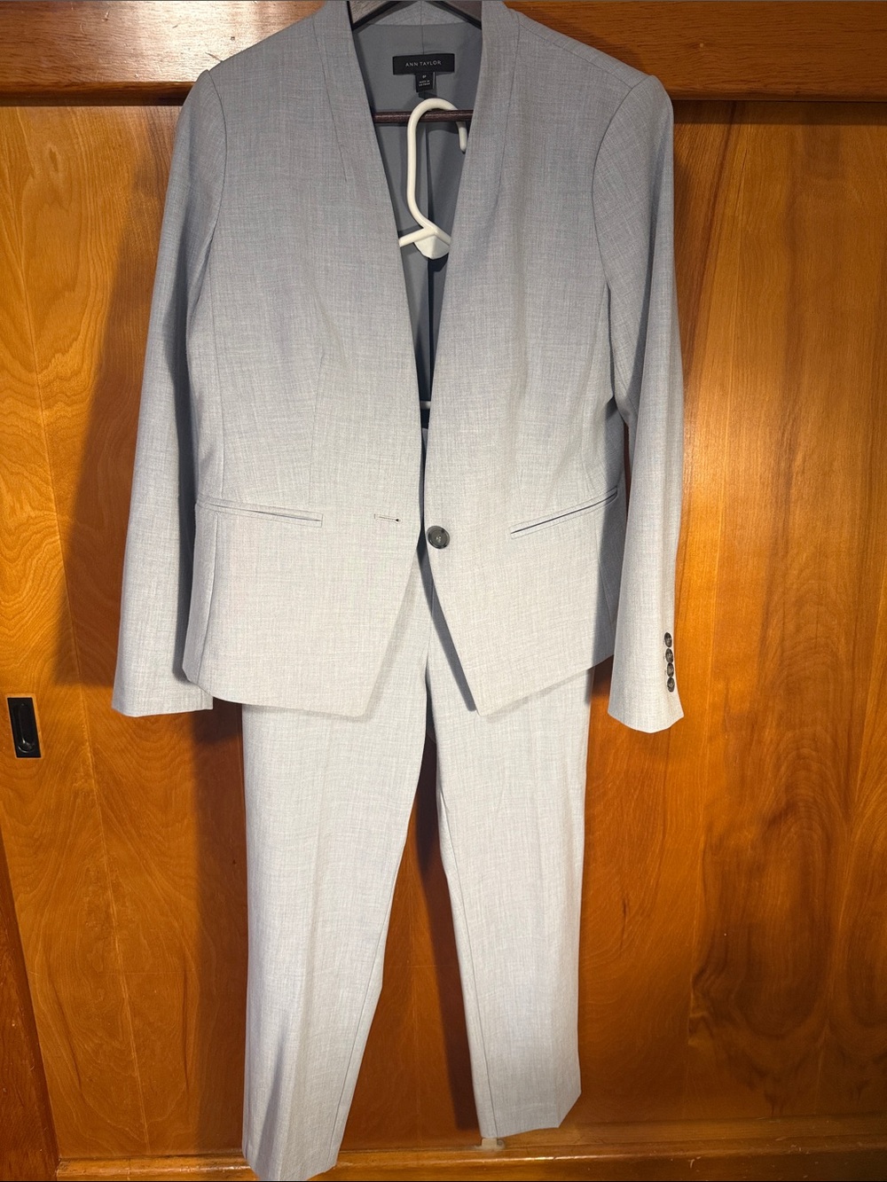Ann Taylor Light Gray Suit 6/8 PETITE